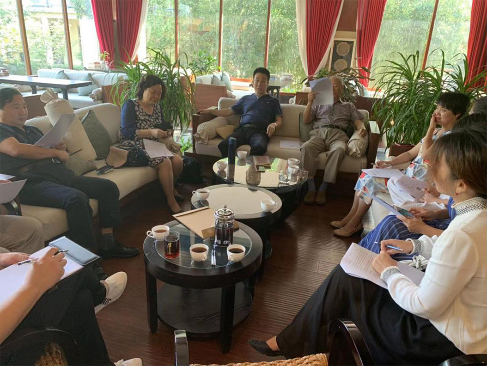 北京大学王超逸教授莅临河南省教育人才学会培训基地指导工作(图1)